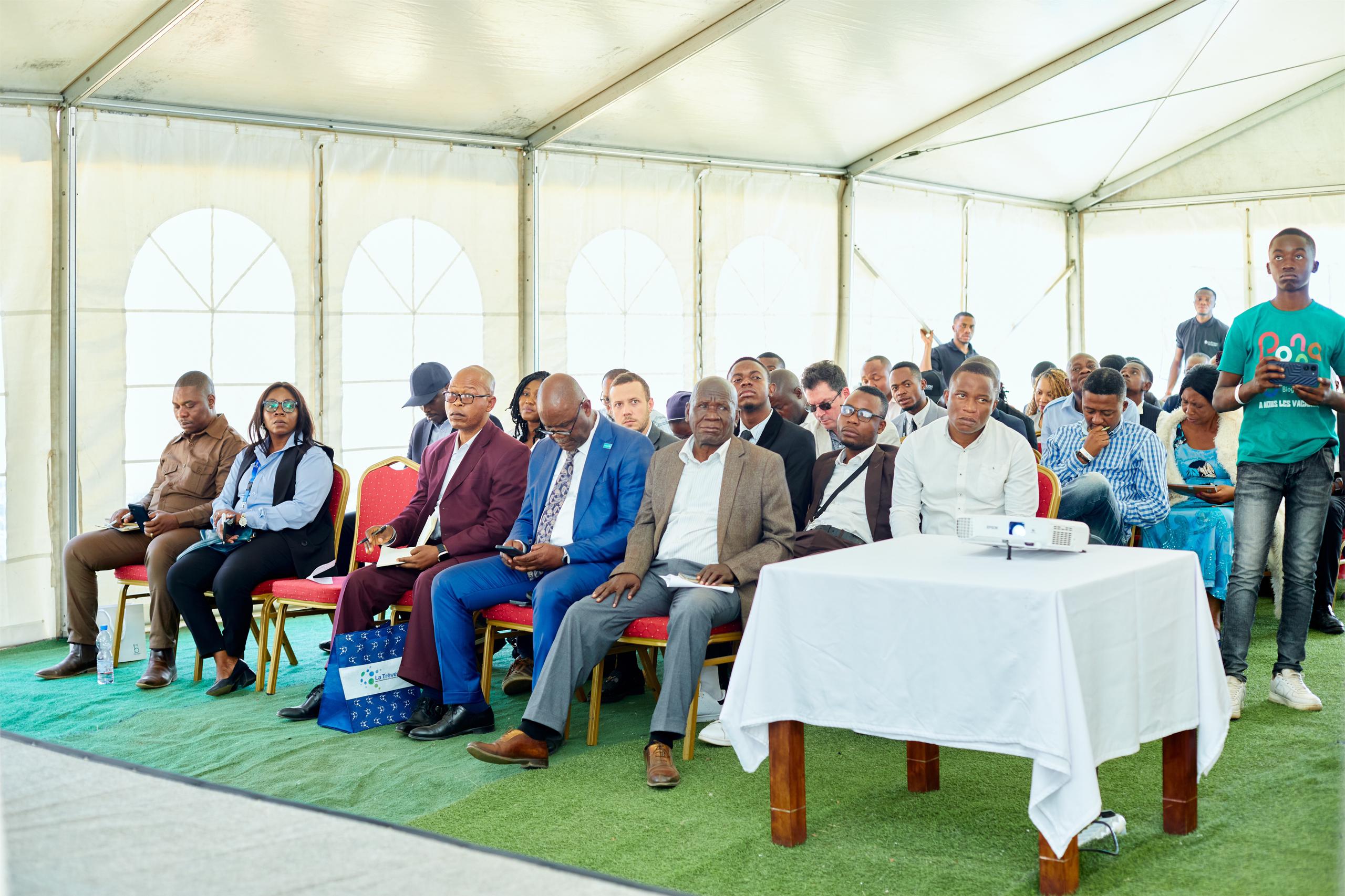 Des participants à la 19e édition du DRC Mining Week à une activité organisée par l'UNICEF