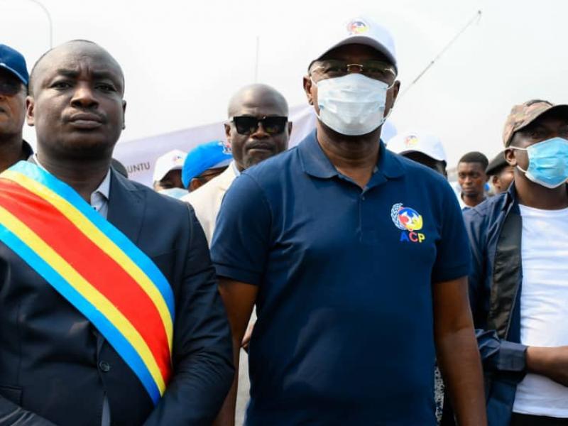 Gentiny Ngobila lors d'une visite d'inspection sur l'avenue Elengesa, juin 2021