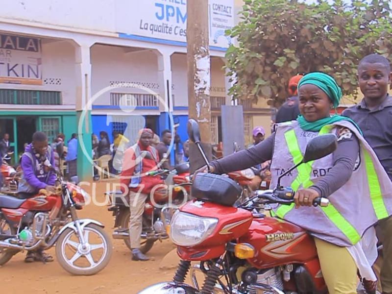 La femme taxiwoman Riziki Kananga. @ Joël Kaseso 