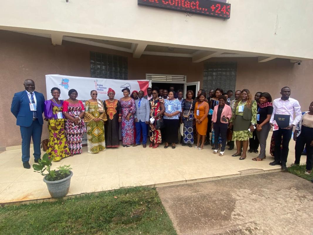 Une photo de famille au sortir de la 2e édition de la foire des femmes des médias à Lubumbashi. Ph. Patient Lukusa 