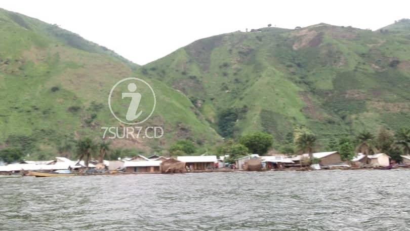 Le village Jôo, situé au bord du lac Albert, en province de l'Ituri, au nord-est de la République démocratique du Congo. Ph. Joël Losinu